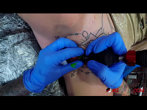 ❤️ Nagpa-tattoo sa kanyang klitoris ang sobrang tattoo na hottie na si Sully Savage ❤ super sex sa tl.tradewin.top ☑