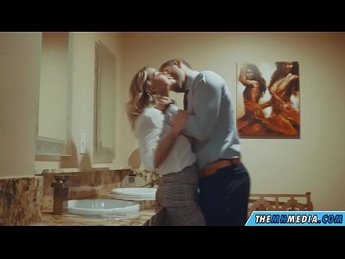 ❤️ Kapag ang isang busty blonde seduces sa isang pampublikong banyo ❤ super sex sa tl.tradewin.top ☑